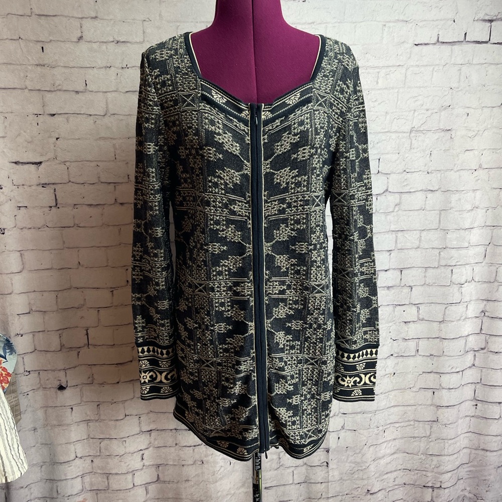 Peruvian Connection size medium zip up cardigan